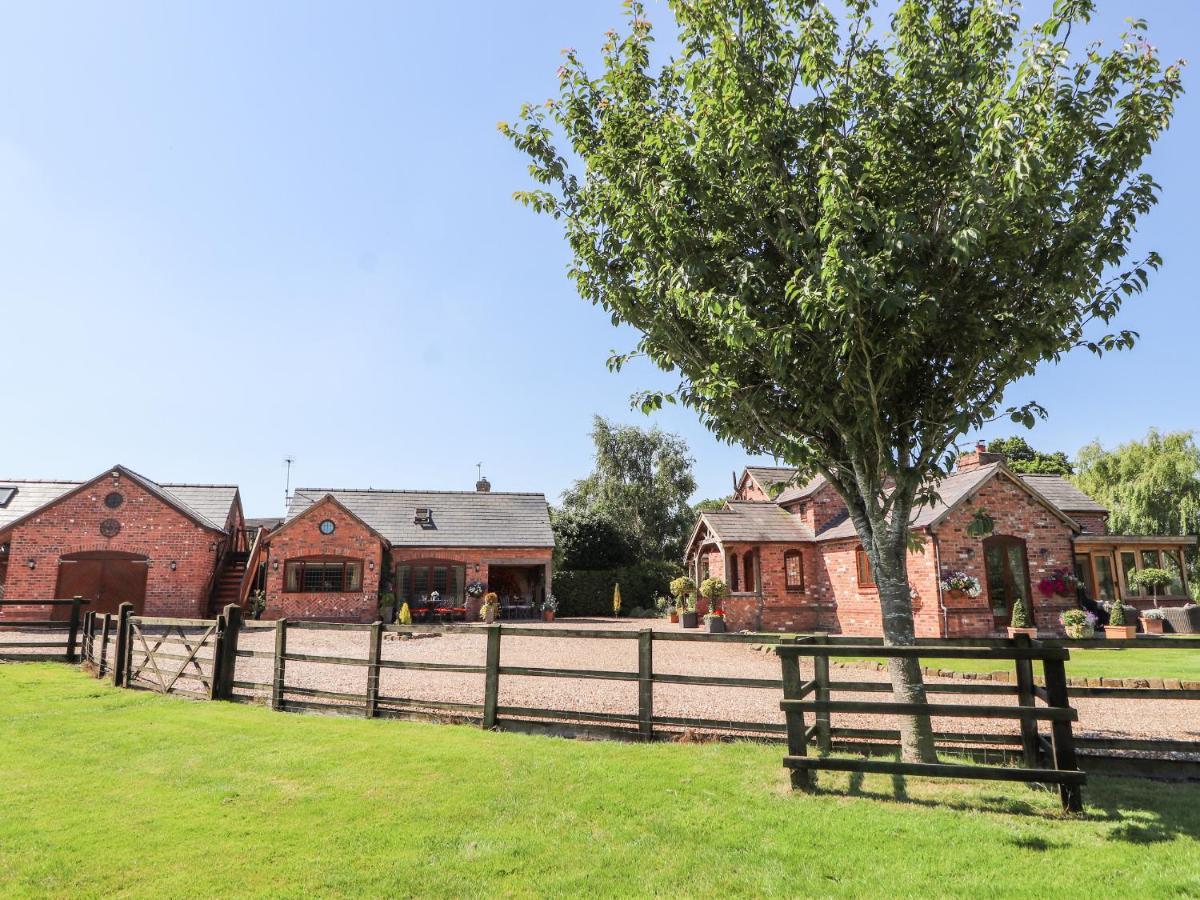 Honeysuckle Farmhouse Tarporley Exteriér fotografie